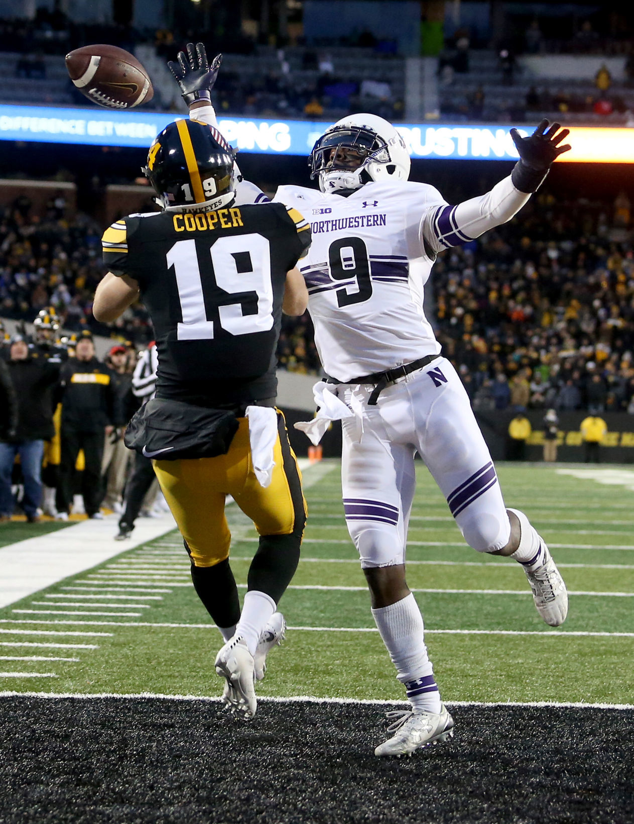 111018-Iowa-Football-015